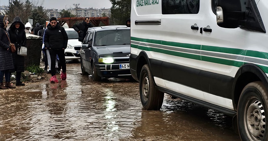 Diyarbakır Yeniköy Asri Mezarlığı ve çevresi çamur deryasına dönüştü