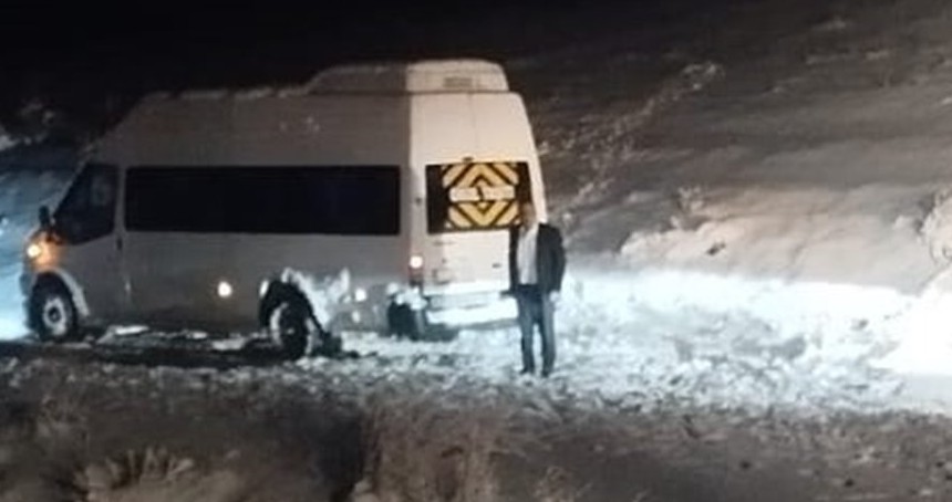 Siirt’te karda mahsur kalan vatandaşlar kurtarıldı