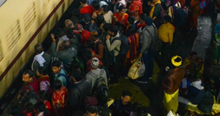 Hindistan'daki tren izdihamında ölü sayısı 18'e yükseldi