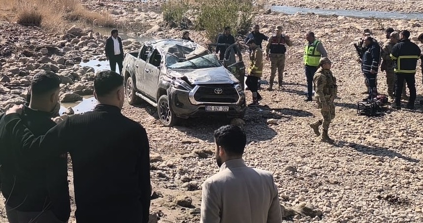 Şırnak'ta kamyonet şarampole devrildi: 4 yaralı
