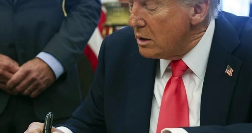 Trump Venezuela ile yapılan petrol anlaşmasını iptal etti