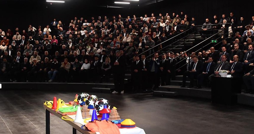 Gaziantep'te "Geleneksel Çocuk Oyunları "için ilkokullara malzeme dağıtıldı