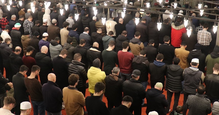 Tarihte ilk defa Sultanahmet Camii'nde hatimle teravih namazı kılındı