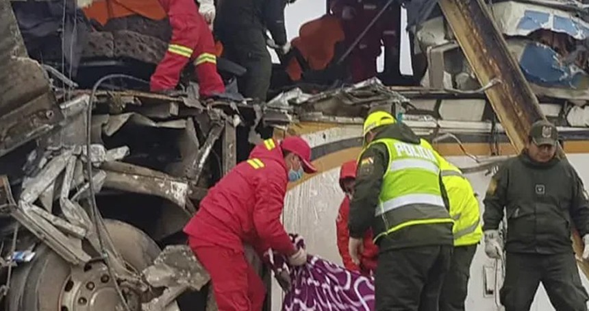 Bolivya’da iki otobüs çarpıştı: 37 ölü, 39 yaralı