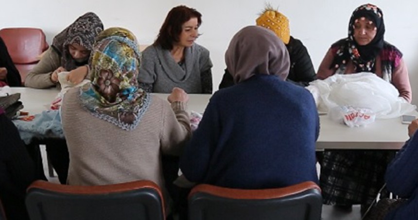 Malatya'da köy kadınları hem üretiyor hem öğreniyor