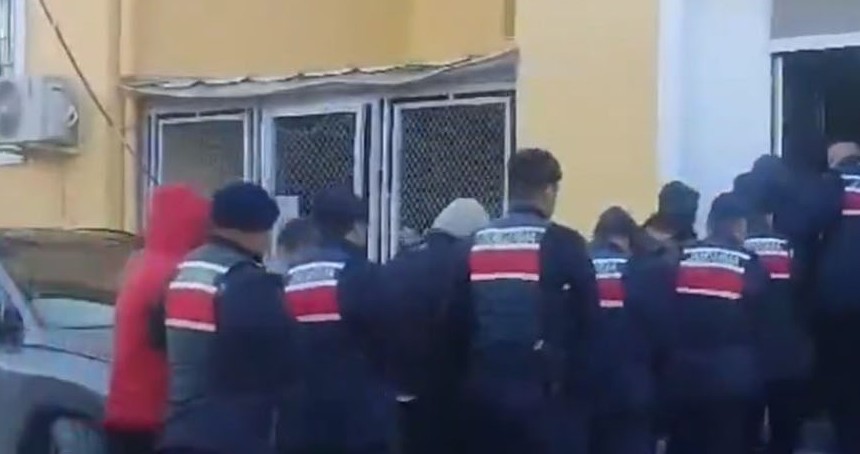 Adana'da silah kaçakçılığı operasyonu: 17 şüpheli yakalandı