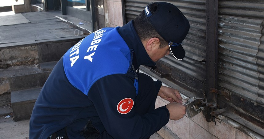 Gaziantep'te tarihi geçmiş ürün satan iki zincir marketi mühürlendi