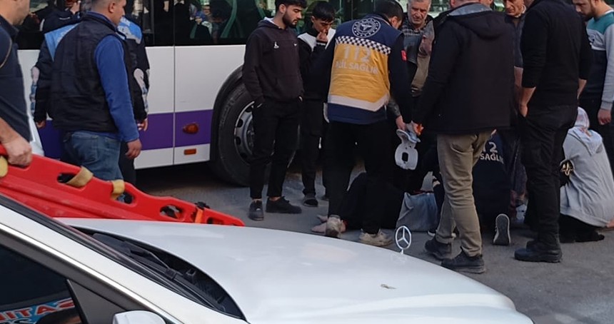 Şanlıurfa’da yolun karşısına geçmek isteyen kadına otomobil çarptı