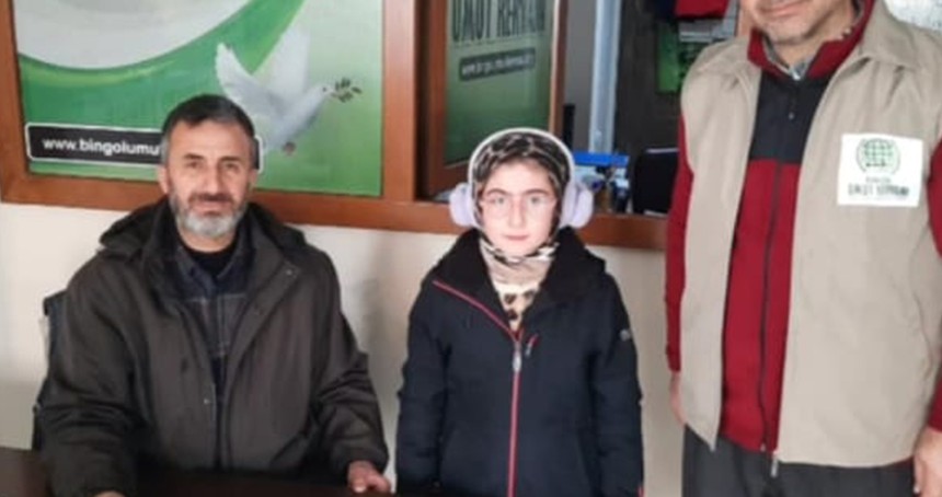 Küçük Tuana, kumbarasındaki harçlığını Gazze’ye bağışladı