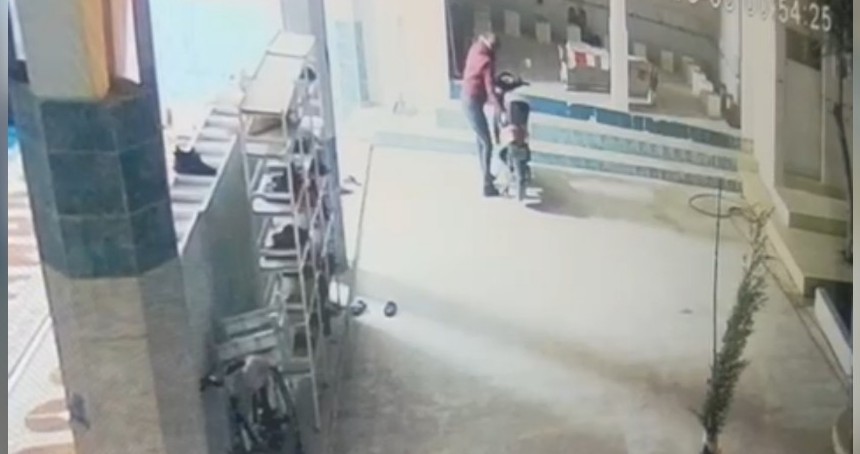 Mardin’de cami imamının motosikleti çalındı: Hırsızlık anı kamerada