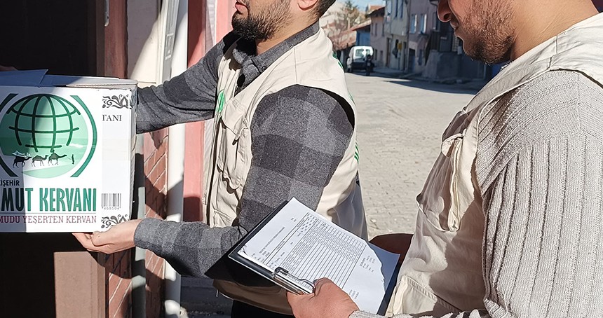 Umut Kervanı'ndan Eskişehir'de Ramazan yardımları