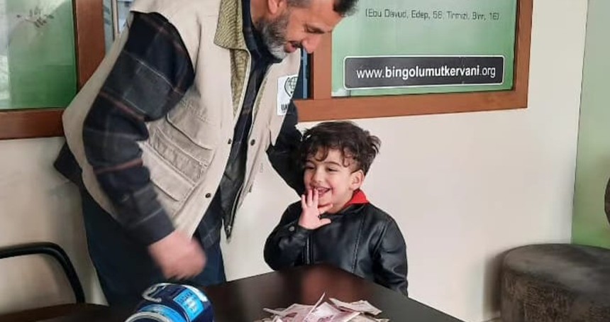 Bingöl'de çocuklar Gazze'ye umut kumbaraları bağışlıyor