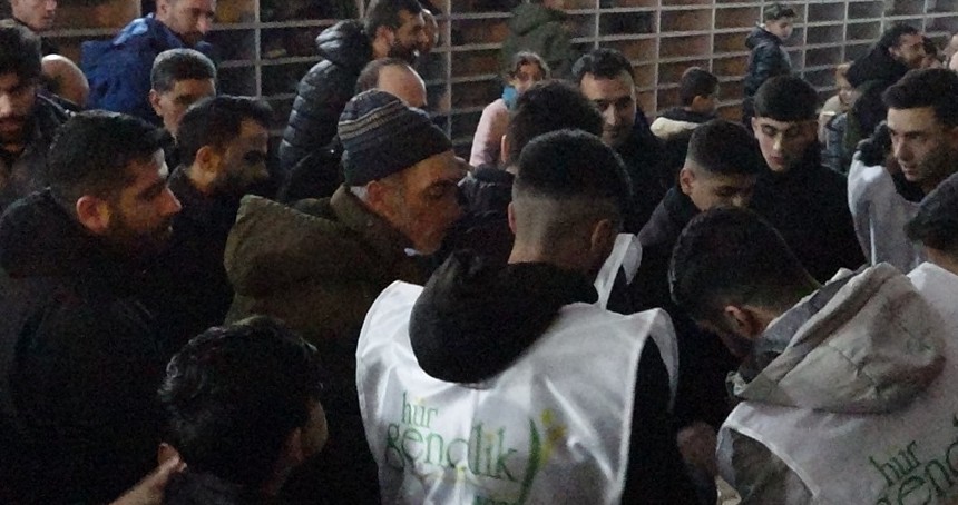 HÜDA PAR Ağrı Gençlik Kolları'ndan ramazan ayına özel salep dağıtımı
