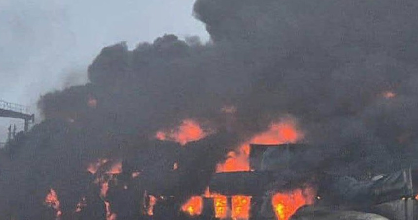 Tanker ve kargo gemisi İngiltere kıyılarında çarpıştı