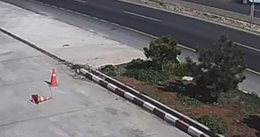 Şanlıurfa’da minibüs kayalıklara çarptı: 2 yaralı