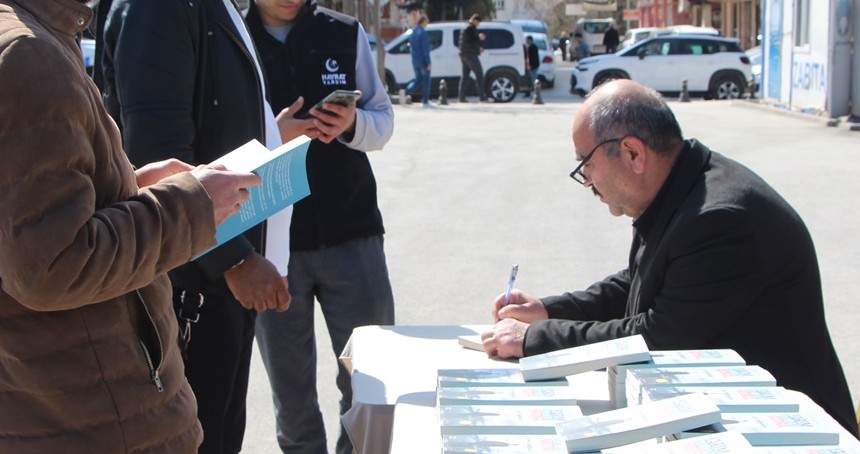 Mardin'de Gazze yararına kitap satışı yapıldı