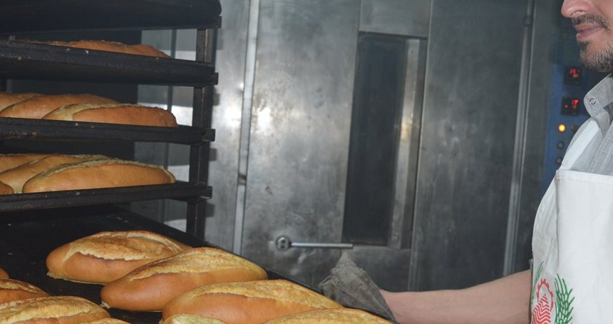 Siirt'te fıstık kabuğuyla ekmek üretiliyor