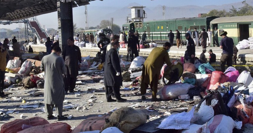 Pakistan'daki tren saldırısında ölü sayısı 31'e çıktı