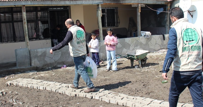 Umut Kervanı Ağrı Derneği, ramazan ayı başlangıcından şu ana kadar binlerce aileye ulaştı