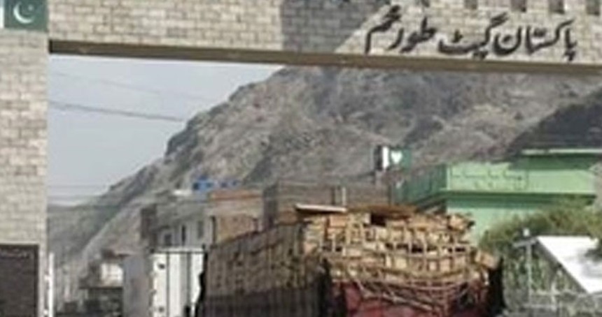 Pakistan ve Afganistan arasındaki sınır kapısı yeniden açıldı