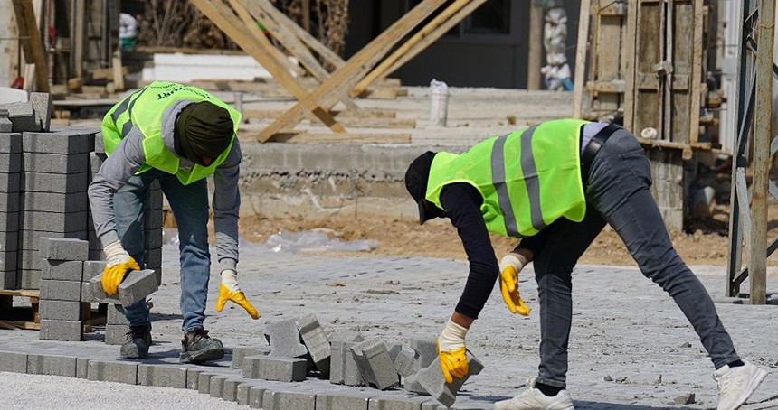 Yeşilyurt Belediyesi Samanköy yollarını yeniliyor