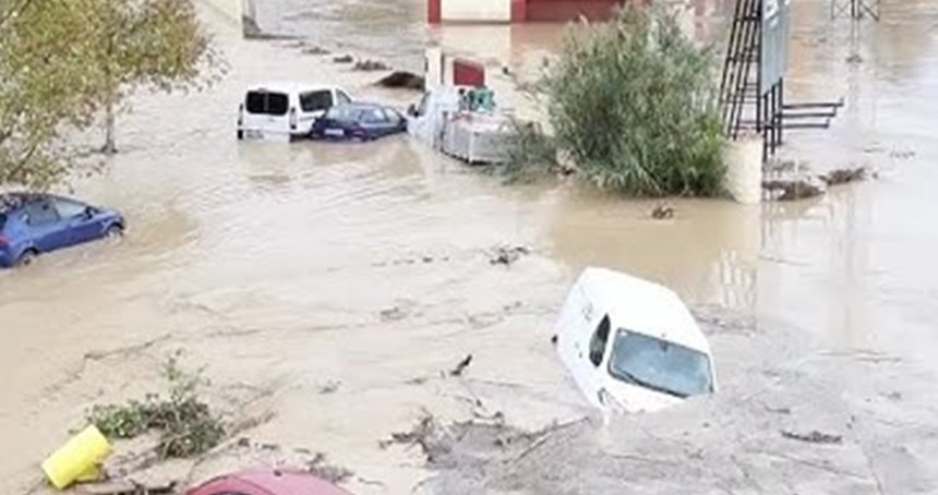 İspanya'da şiddetli yağmur ve fırtına etkili oluyor