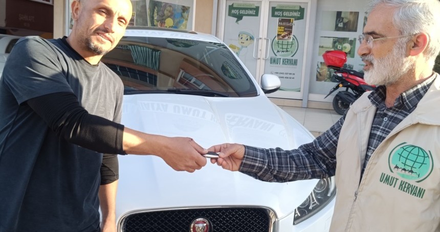 Antalyalı hayırsever lüks aracını Gazze için bağışladı