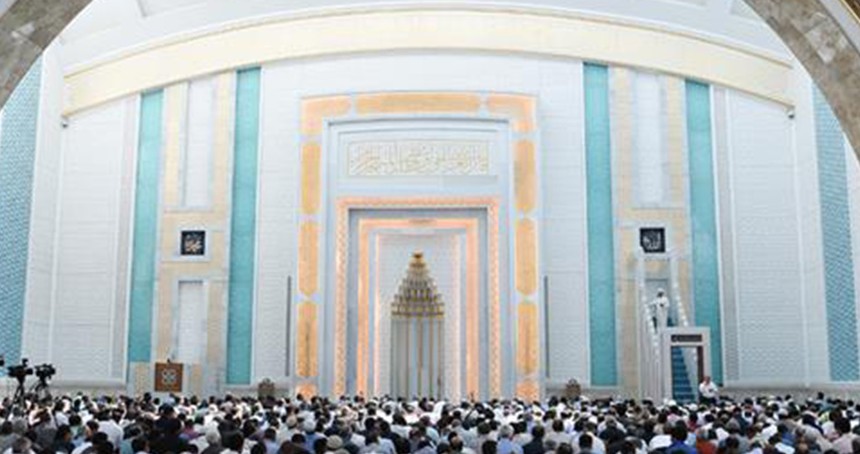 Cuma Hutbesi: "İnfak ve Kur'an Ayı Ramazan"