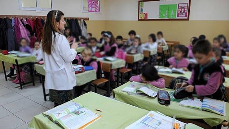 Ders ve ek ders saatlerine ilişkin önemli değişiklik!