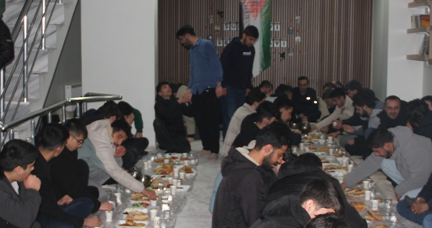 HÜDA PAR Milletvekili Ramanlı, Bingöl'de gençlerle sahurda buluştu