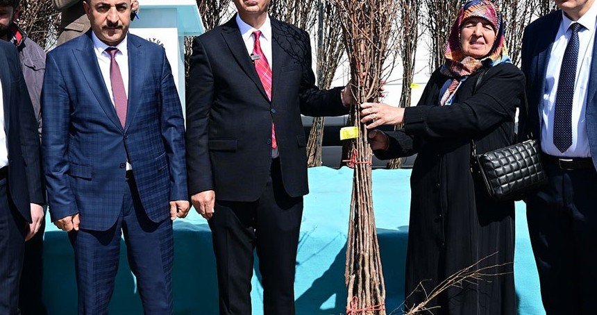 Malatya'da 44 bin meyve fidanı çiftçilere teslim edildi