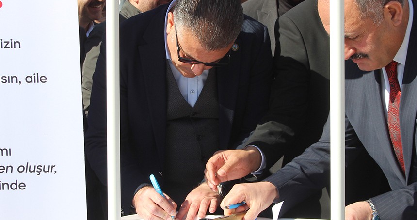 Şırnak'ta "Anayasa Değişsin, Aile Korunsun" imza kampanyası başlatıldı