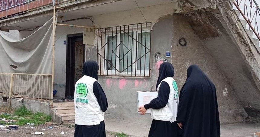 Umut Kervanı Bursa'da "Ramazan Umut Olsun" kampanyasıyla yüzlerce ihtiyaç sahibi aileyi sevindirdi