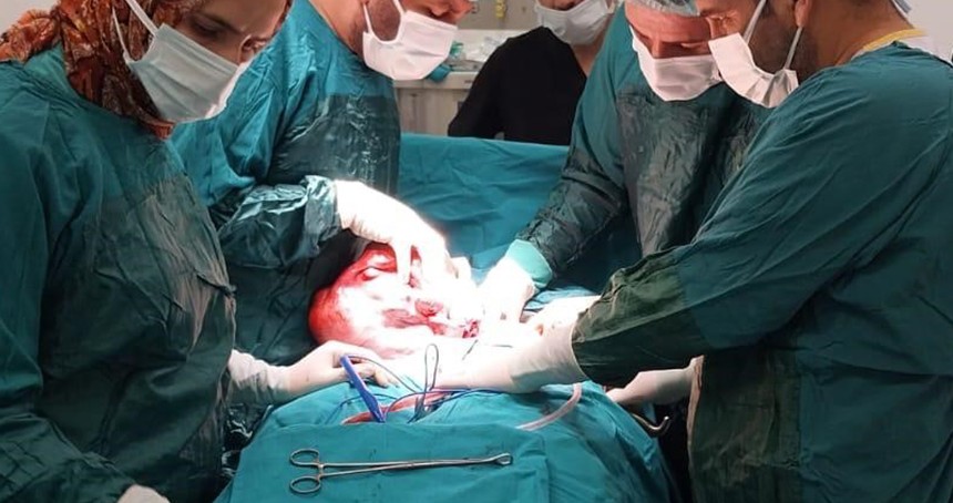 Çermik Devlet Hastanesinde 35 Santimlik myom çıkarıldı