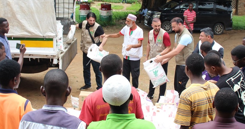 Avrupa Yetim Eli Derneği, Burundi'de üniversite öğrencilerine yardım gerçekleştirdi