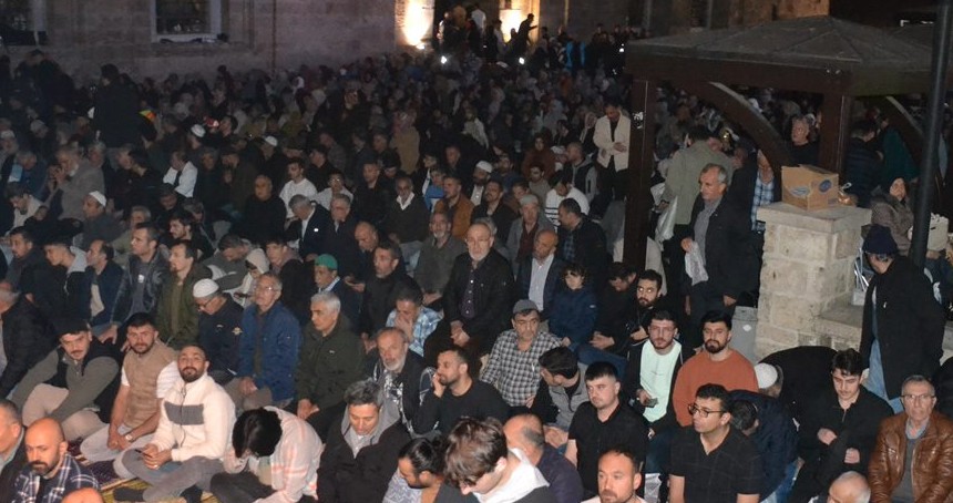 Bursalılar, Kadir Gecesi'nde camileri doldurdu