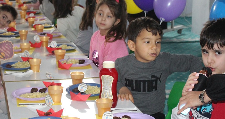 Çocuklara Ramazan ruhunu yaşatmak adına tekne orucu iftarı verildi