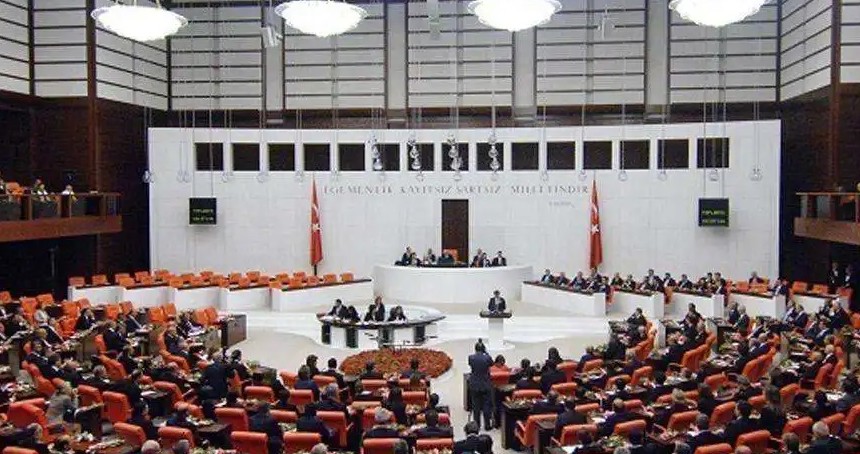 TBMM'de 4 bin liralık emekli bayram ikramiyesi kabul edildi