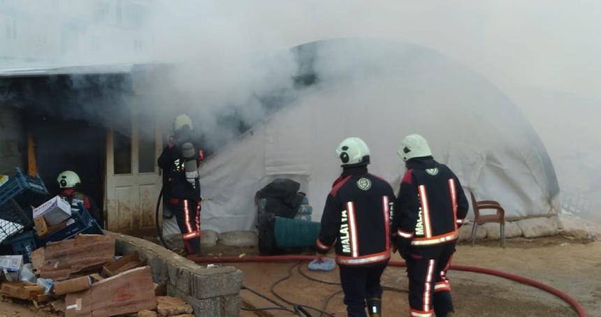 Malatya'da bir şantiye alanındaki çadırda yangın