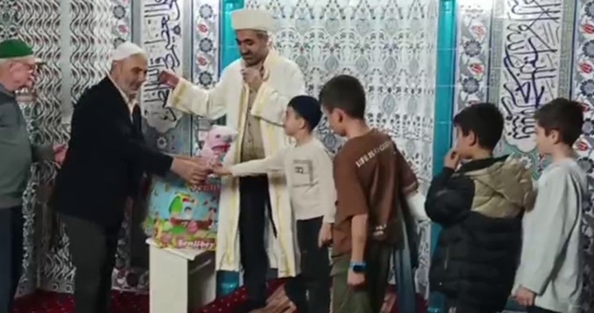 Son teravih namazında "Dede-Torun Buluşması" etkinliği