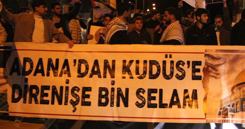Çukurova Üniversitesi öğrencileri geceyi tekbirlerle aydınlattı