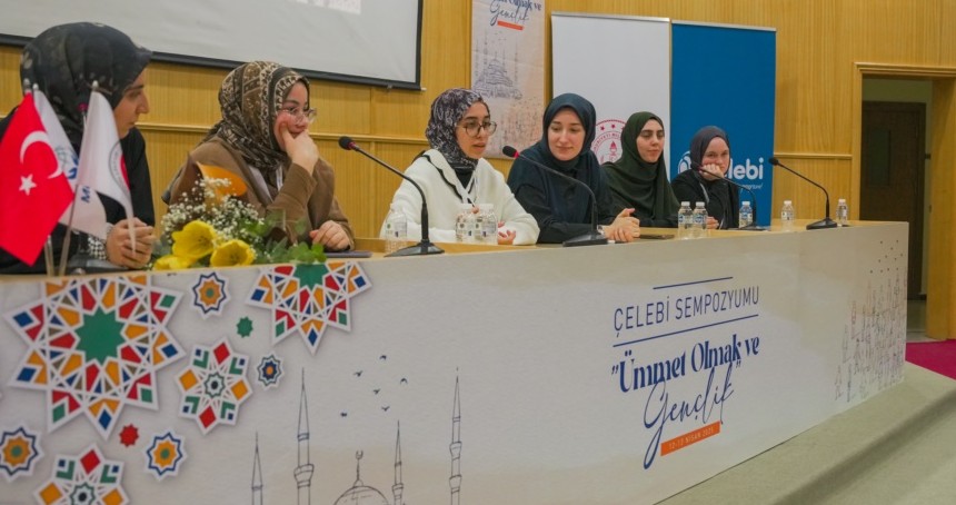 İstanbul'da düzenlenen "Ümmet Olmak ve Gençlik" sempozyomunda Filistin'e dikkat çekildi