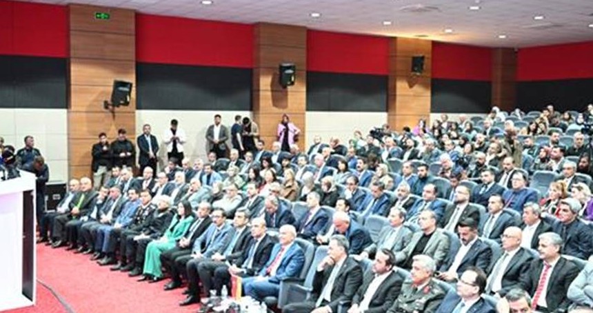 Vali Yavuz, İpekyolu Kariyer Fuarı açılış programına katıldı