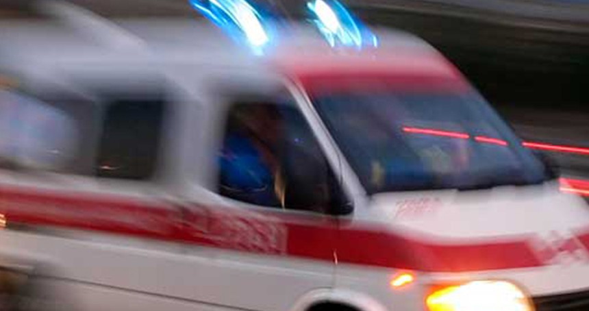 Otobüs ile otomobil çarpıştı: 1ölü, 2 yaralı