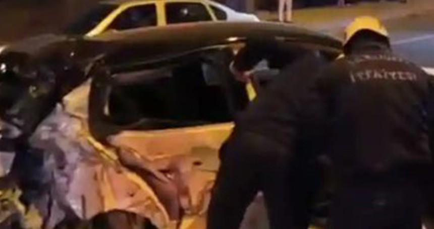 Otomobil ile kamyonet çarpıştı: 4 yaralı
