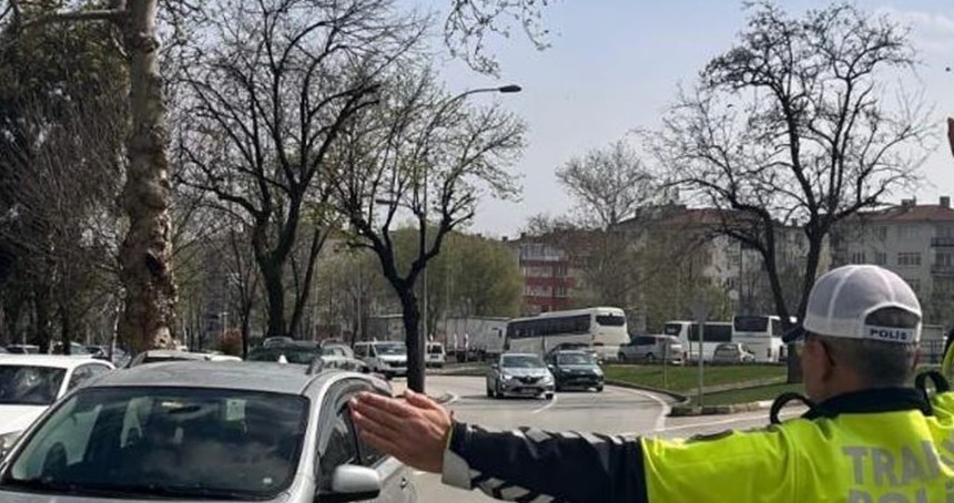 Bursa'da trafik denetimlerinde binlerce araç sürücüsüne ceza kesildi