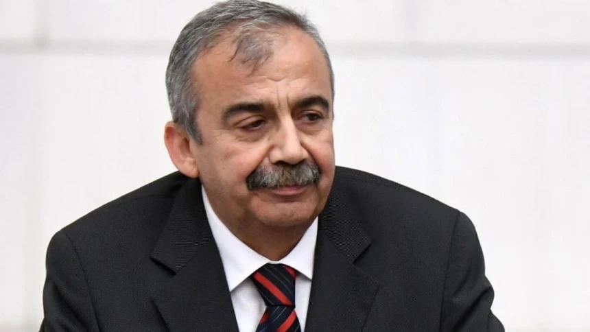 Sırrı Süreyya Önder'in tedavi gördüğü hastaneden yeni açıklama