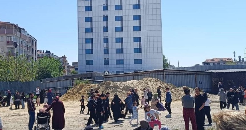 AFAD'tan uyarı: Hasarlı yapılara yanaşmayın!