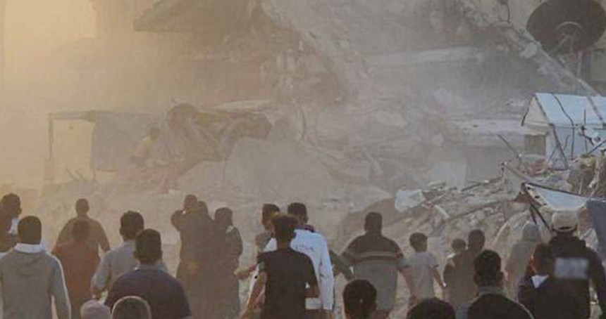Gazze'de 44 şehit: Enkaz altından yardım çağrıları yükseliyor