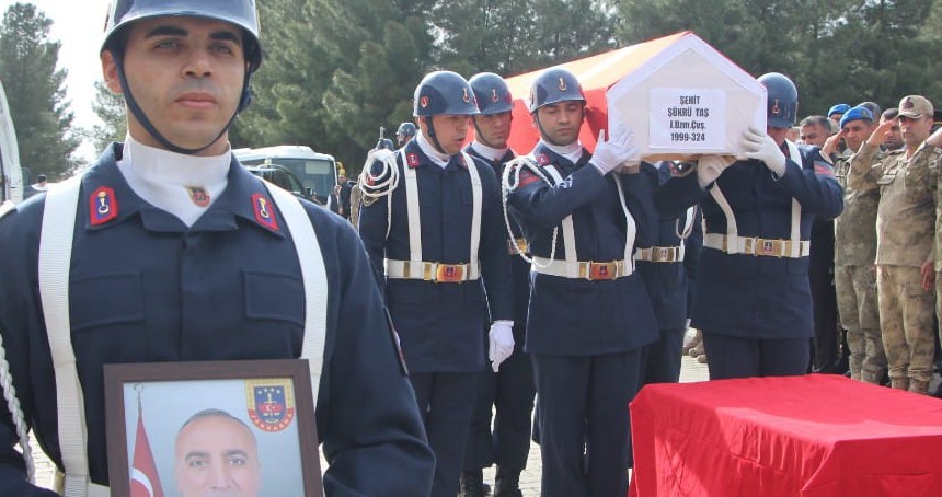 Görev silahıyla kazara kendini vuran uzman çavuş son yolculuğuna uğurlandı